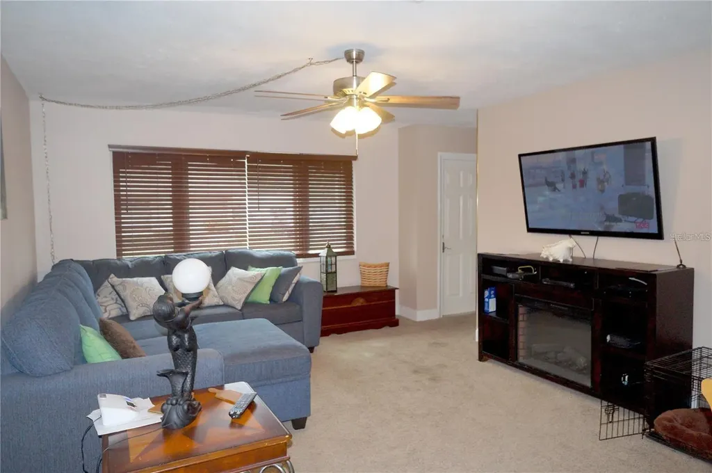 6890 Versailles N Pinellas Park FL 33781