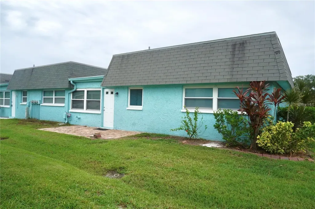 6890 Versailles N Pinellas Park FL 33781