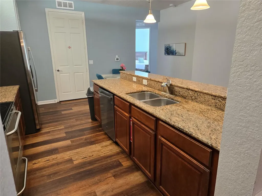 5049 Shoreway Loop Orlando FL 32819