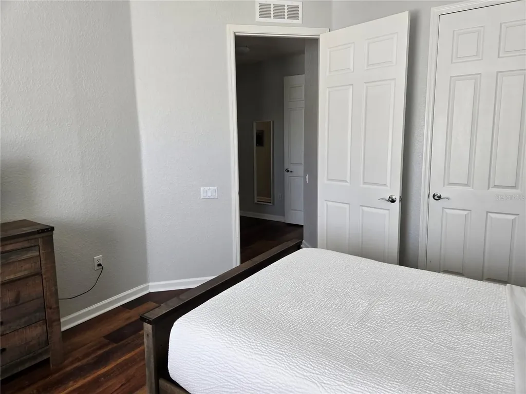 5049 Shoreway Loop Orlando FL 32819