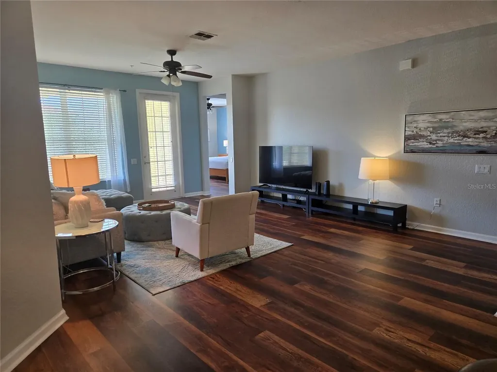 5049 Shoreway Loop Orlando FL 32819