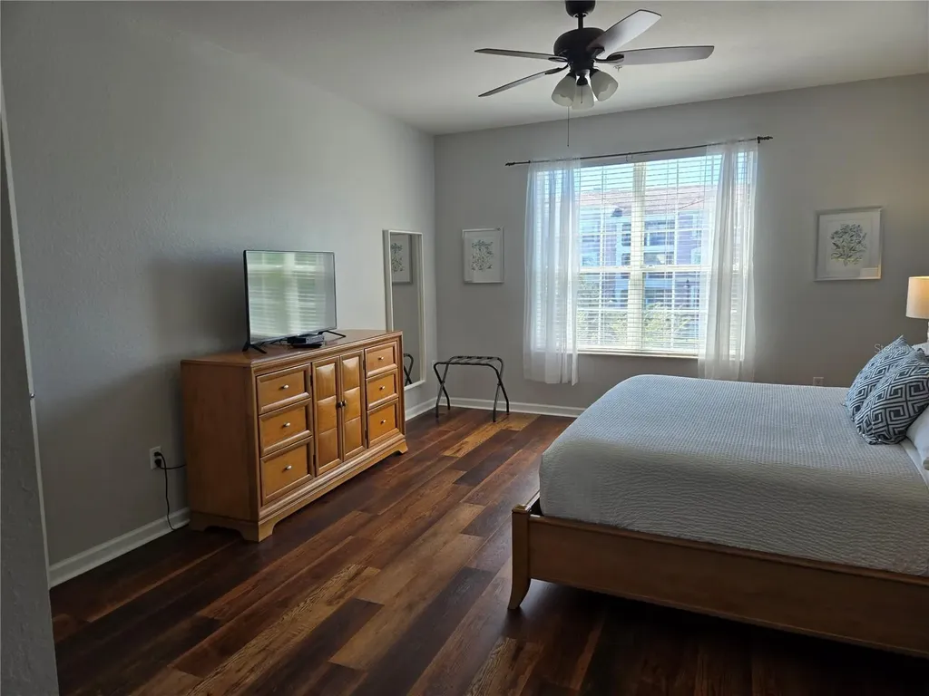 5049 Shoreway Loop Orlando FL 32819