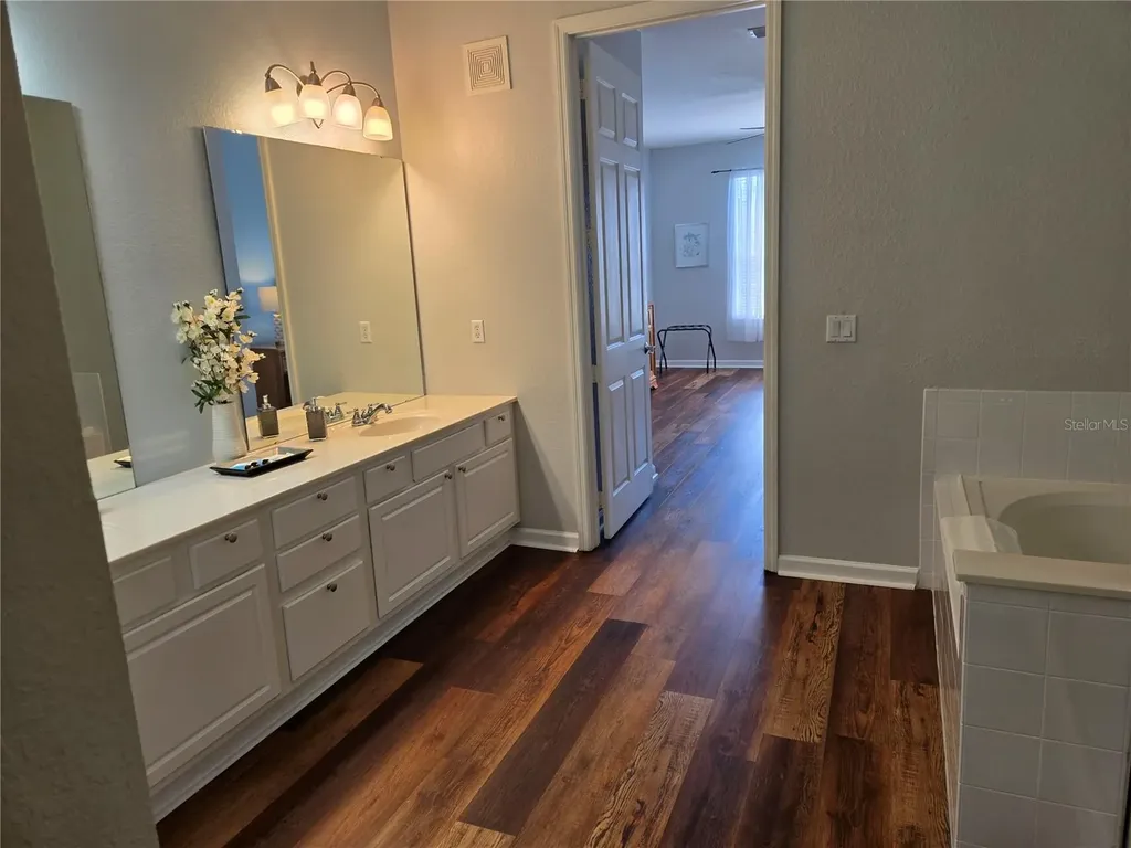 5049 Shoreway Loop Orlando FL 32819