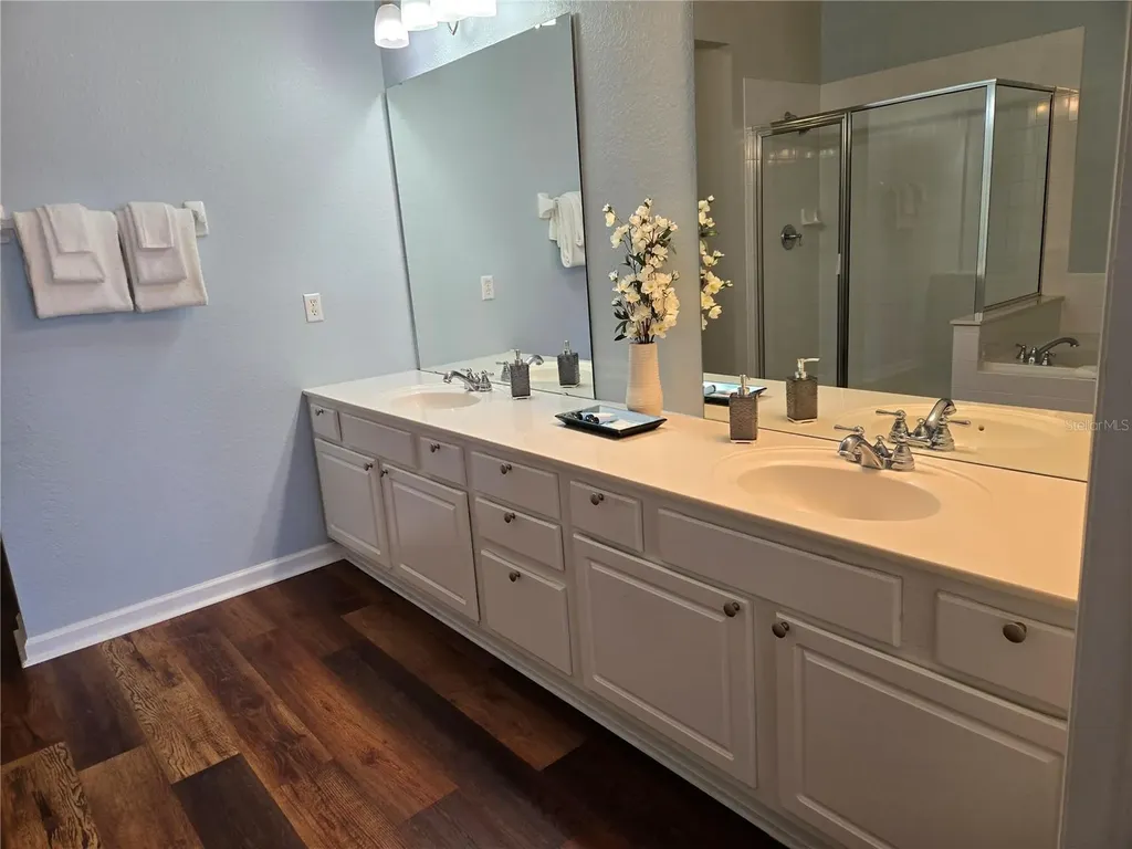 5049 Shoreway Loop Orlando FL 32819