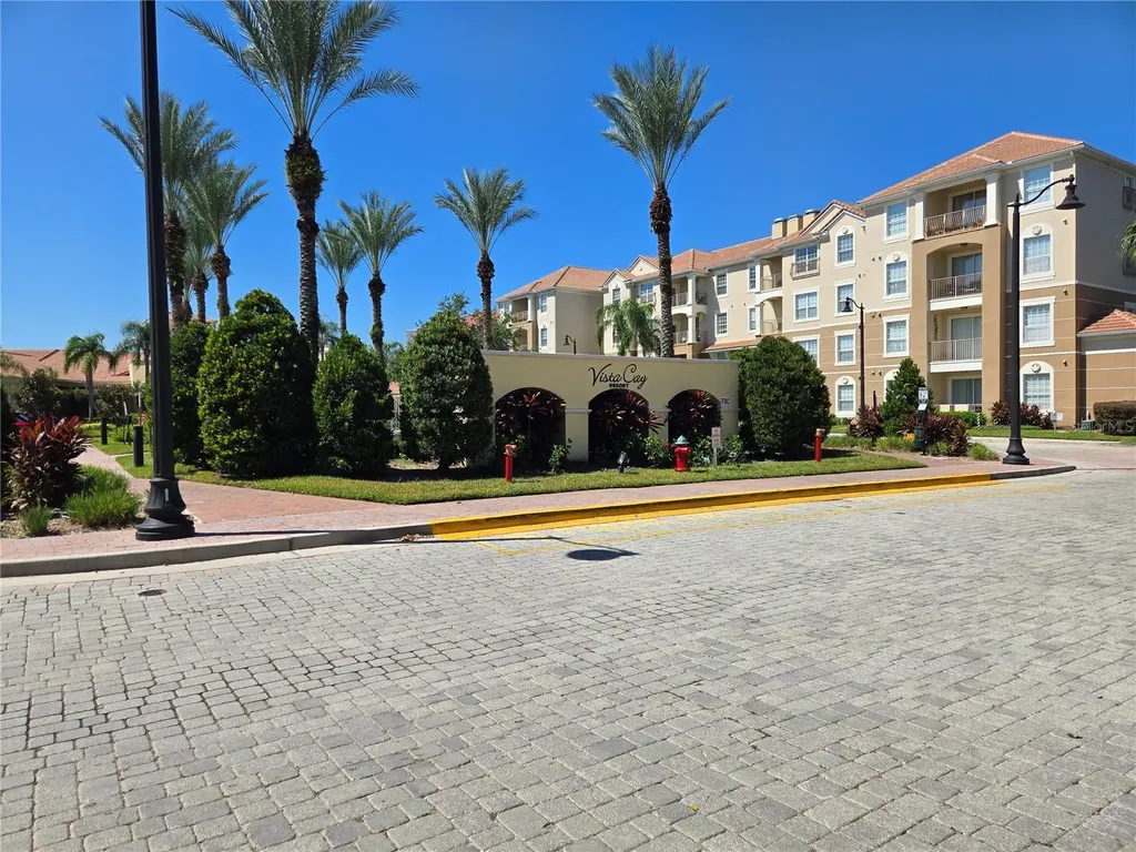 5049 Shoreway Loop Orlando FL 32819