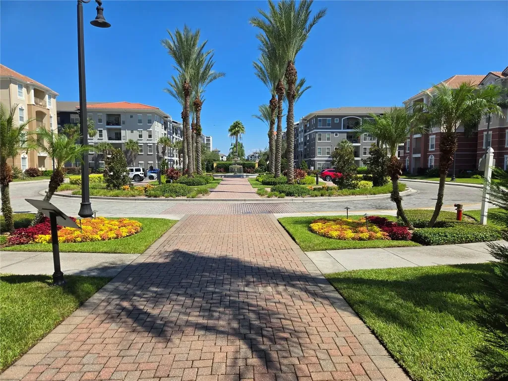 5049 Shoreway Loop Orlando FL 32819