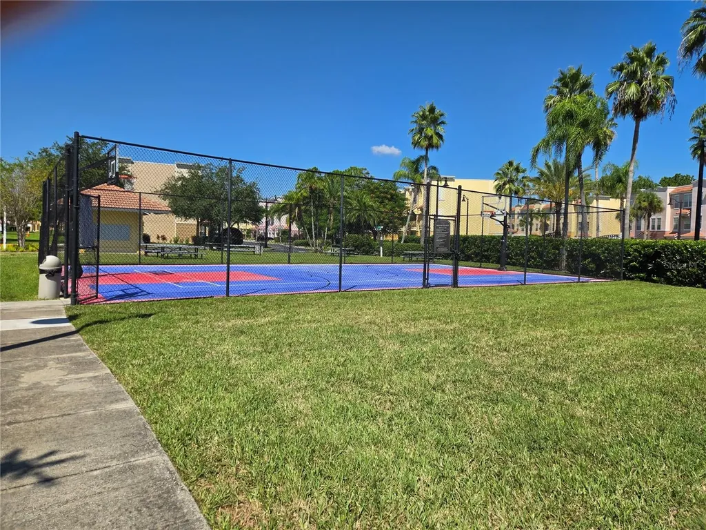 5049 Shoreway Loop Orlando FL 32819