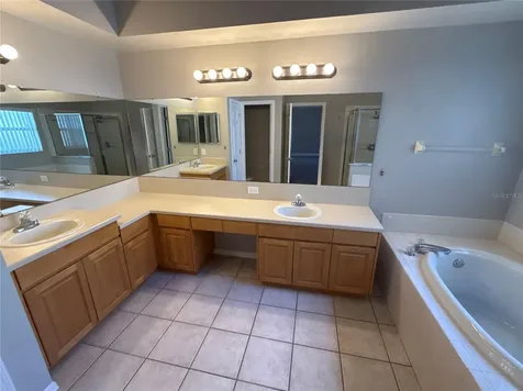 2727 Villa Drive Valrico FL 33596