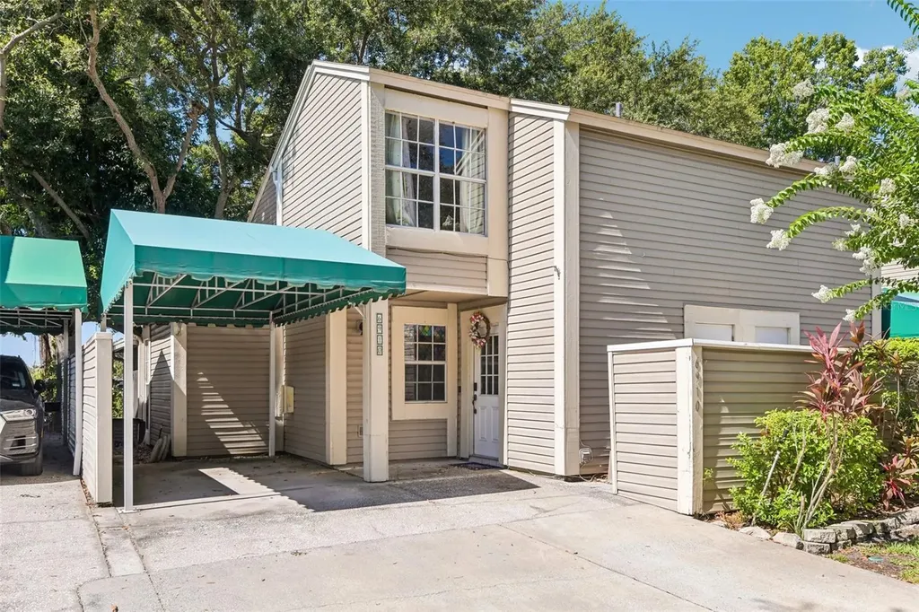 6910 Lake Place Court Tampa FL 33634