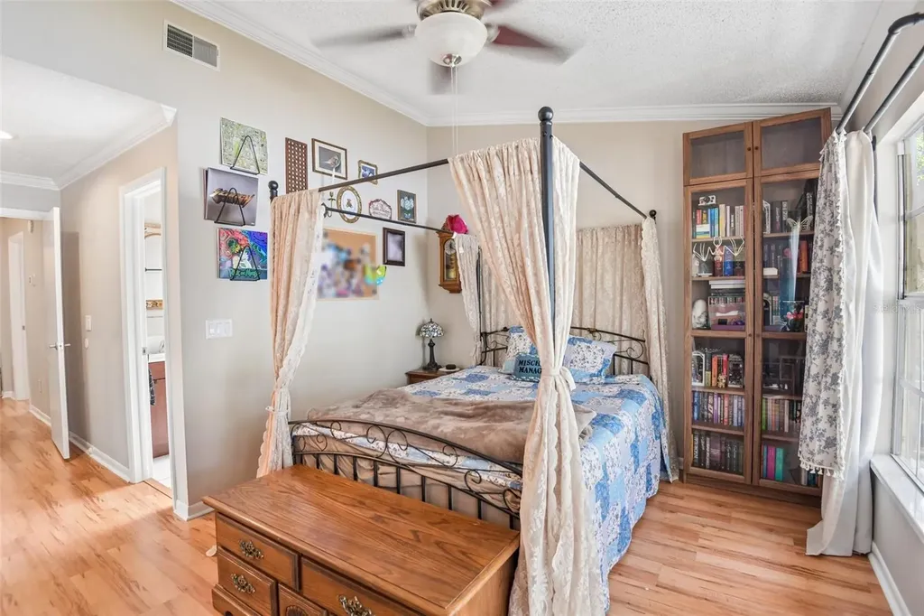 6910 Lake Place Court Tampa FL 33634