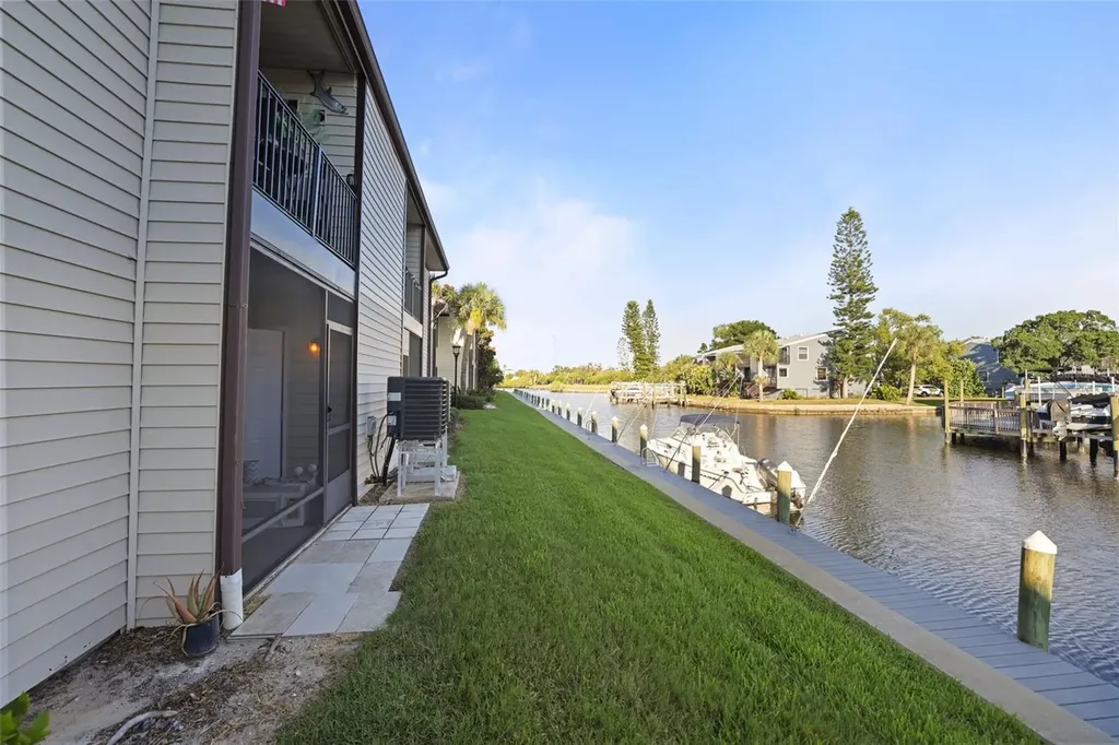 358 Moorings Cove Drive Tarpon Springs FL 34689