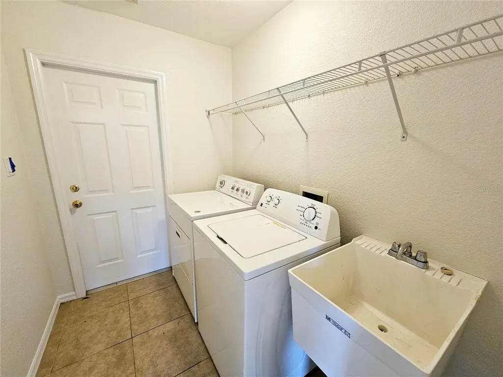 66 N Mccall Englewood FL 34223