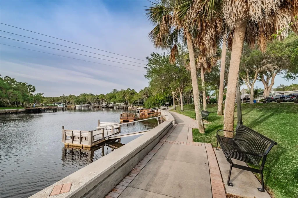 5964 Central Avenue New Port Richey FL 34653