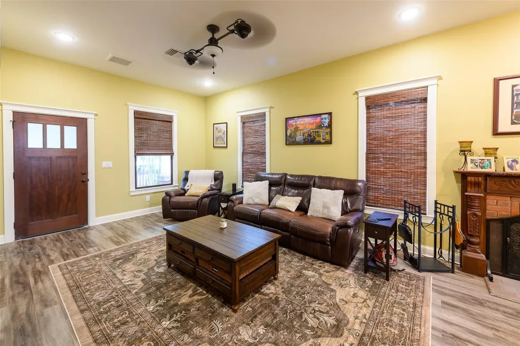 314 E Frances Avenue Tampa FL 33602