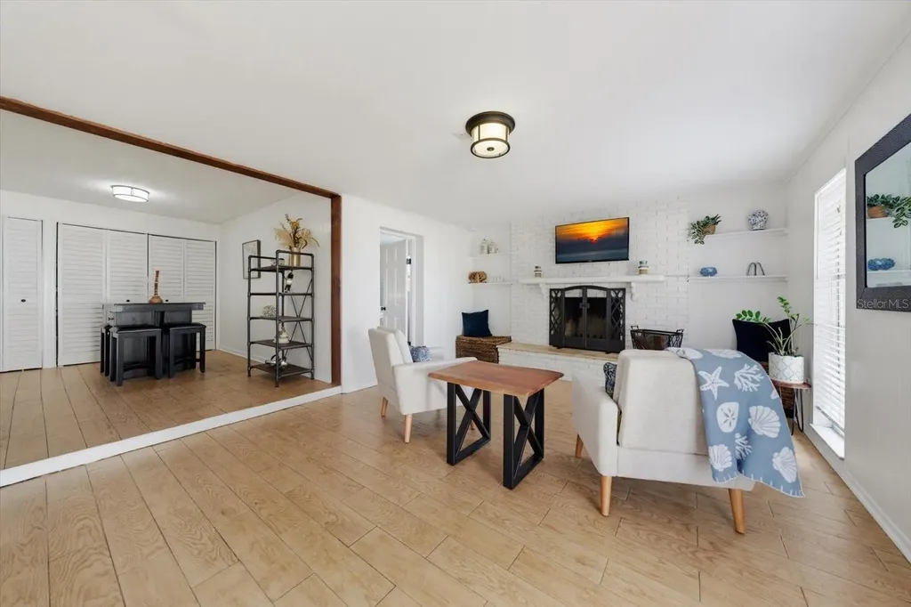 1333 Bayview Drive Clearwater FL 33756