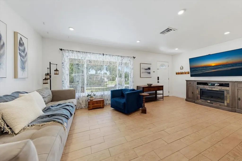 1333 Bayview Drive Clearwater FL 33756