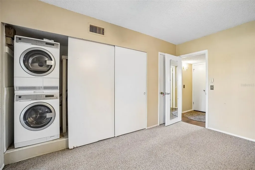 2402 Ecuadorian Way Clearwater FL 33763