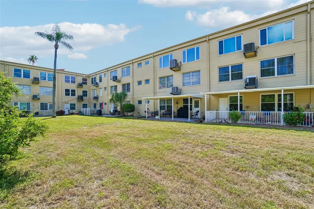 2402 Ecuadorian Way Clearwater FL 33763