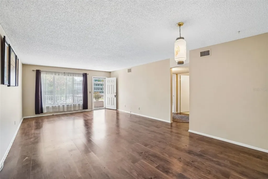 2402 Ecuadorian Way Clearwater FL 33763