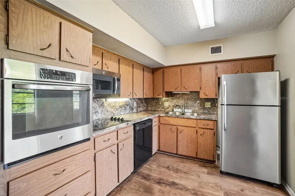 2402 Ecuadorian Way Clearwater FL 33763