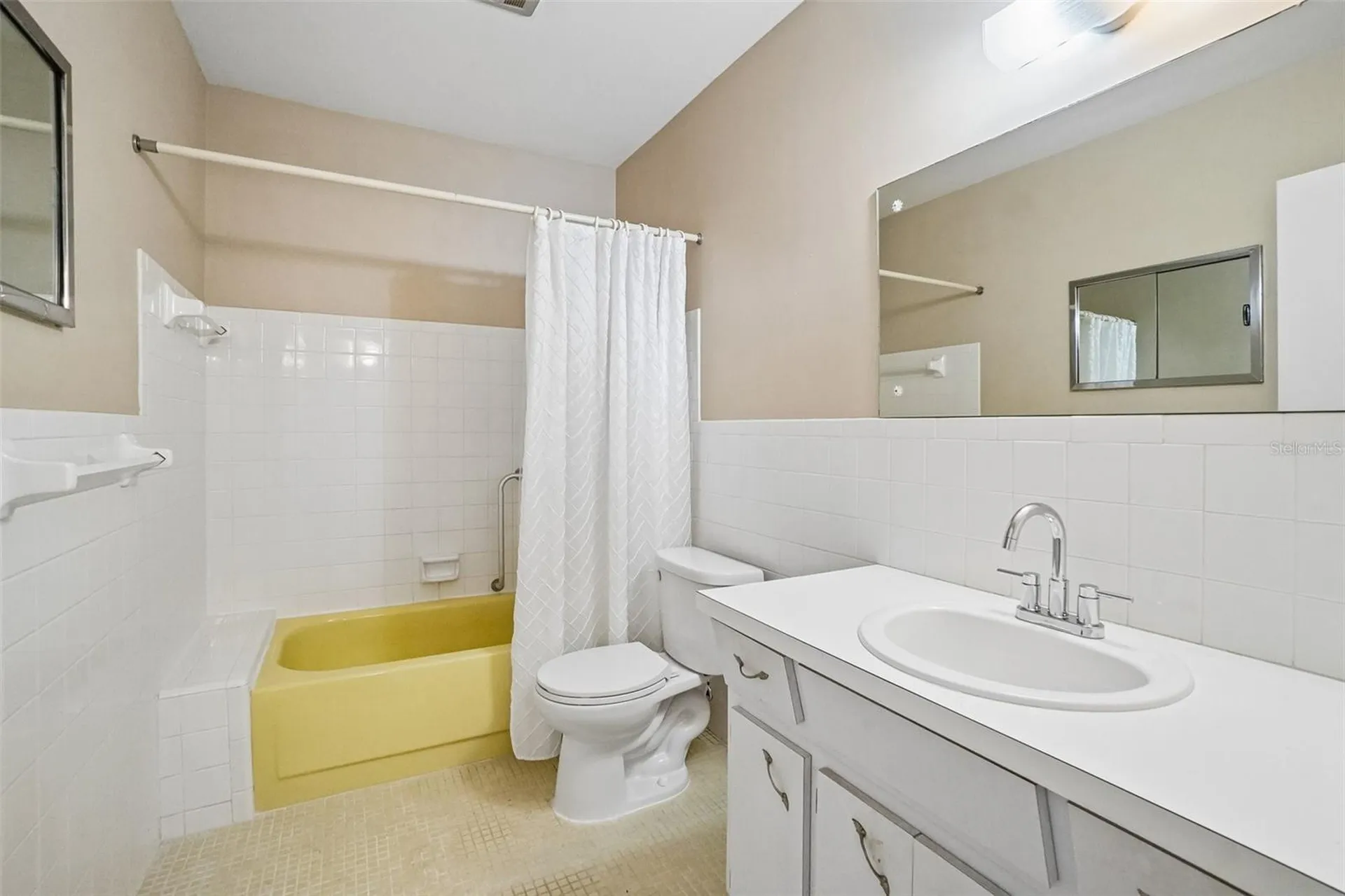 2402 Ecuadorian Way Clearwater FL 33763