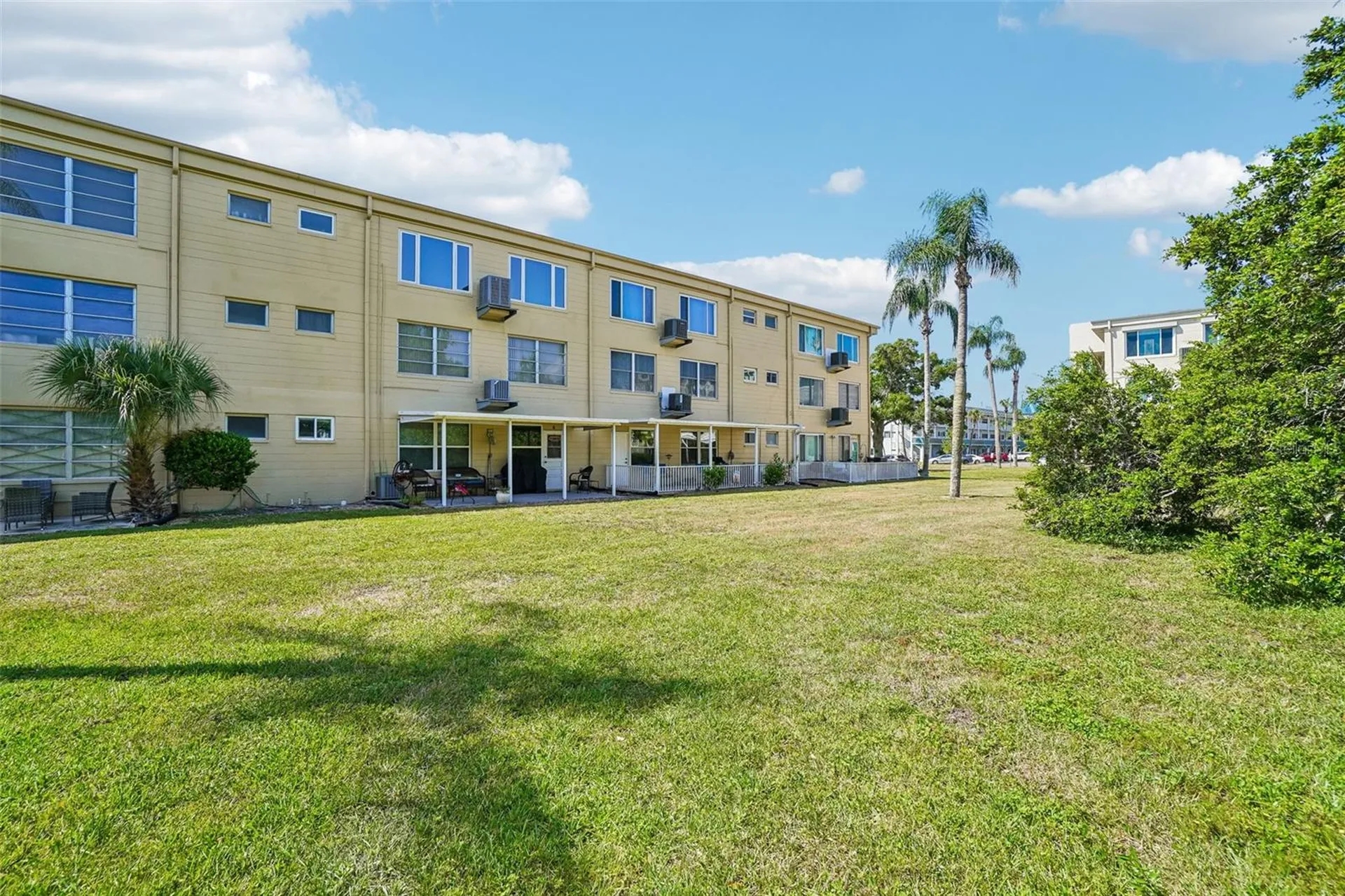 2402 Ecuadorian Way Clearwater FL 33763