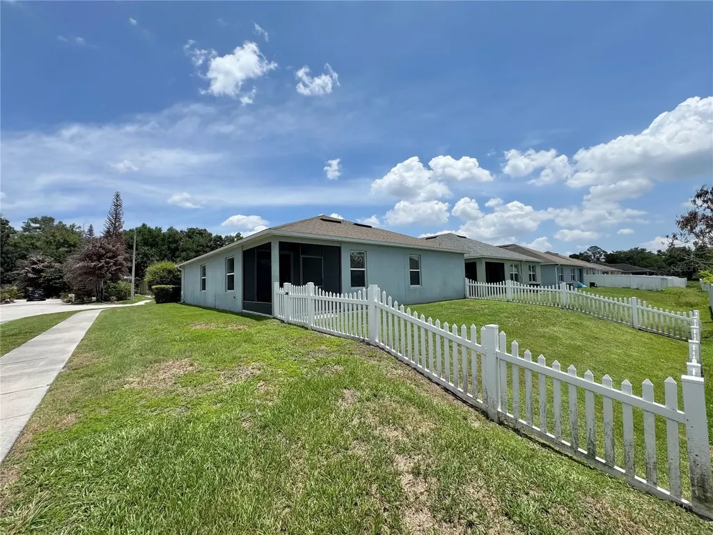 1445 Wallace Manor Pass Winter Haven FL 33880