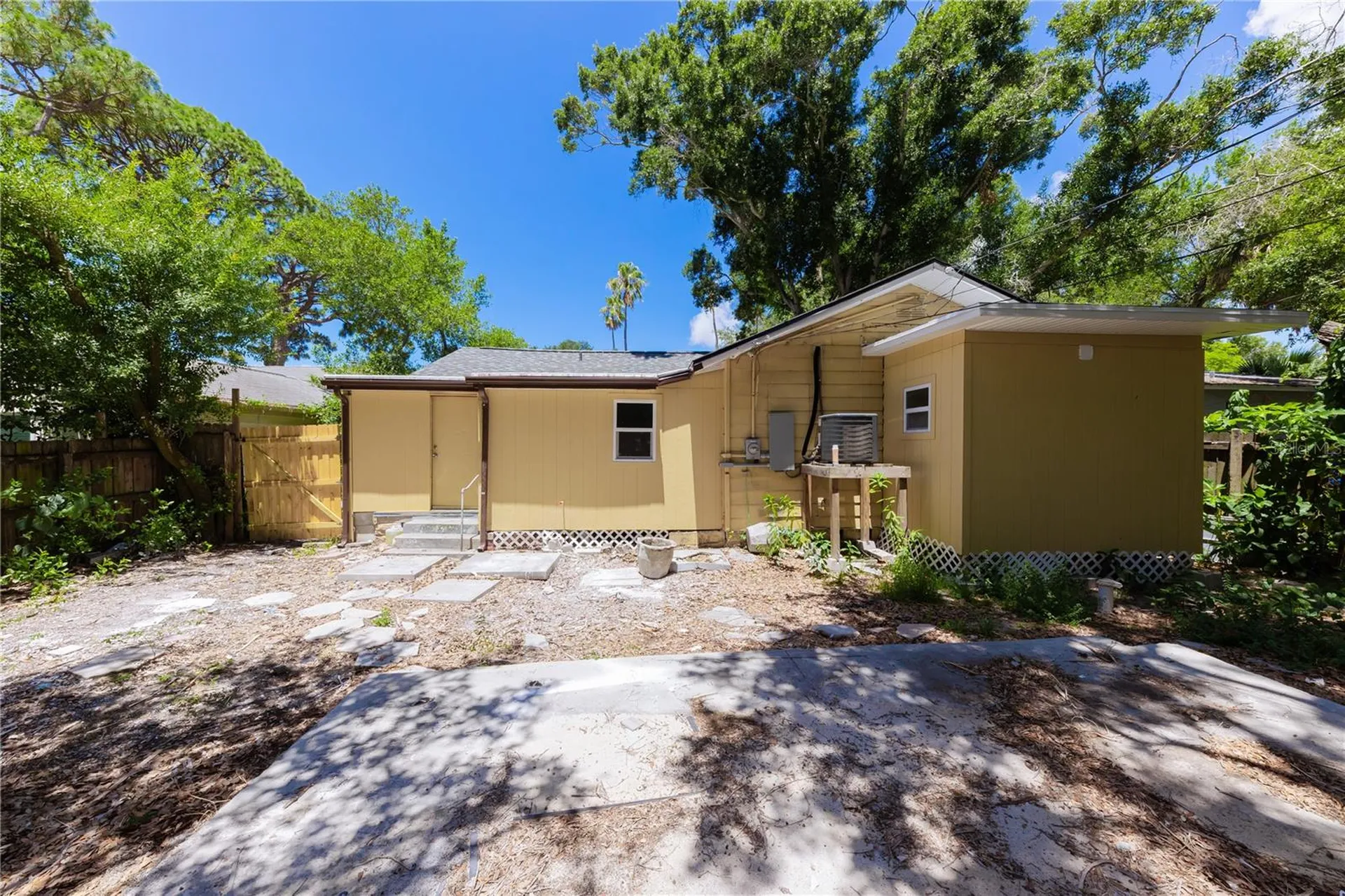 2240 10th Street S St Petersburg FL 33705