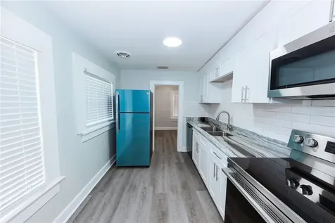 2240 10th Street S St Petersburg FL 33705