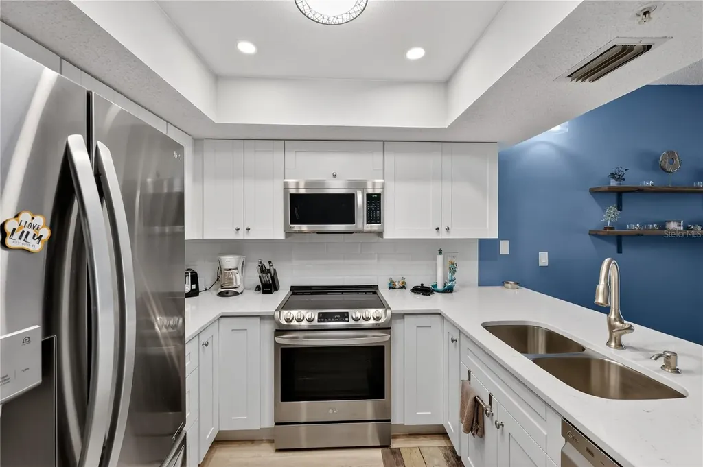 320 Island Way Clearwater FL 33767