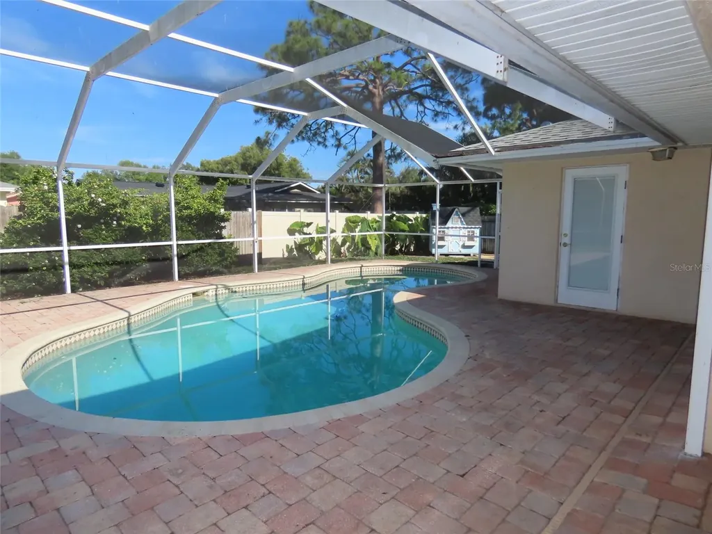 7555 Pine Valley Lane Seminole FL 33776
