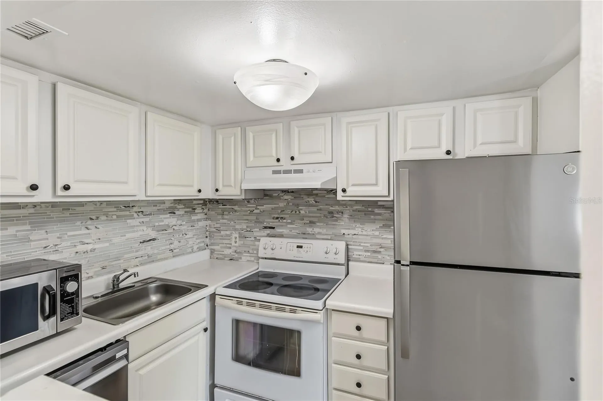 2569 N Alafaya Trail Orlando FL 32826