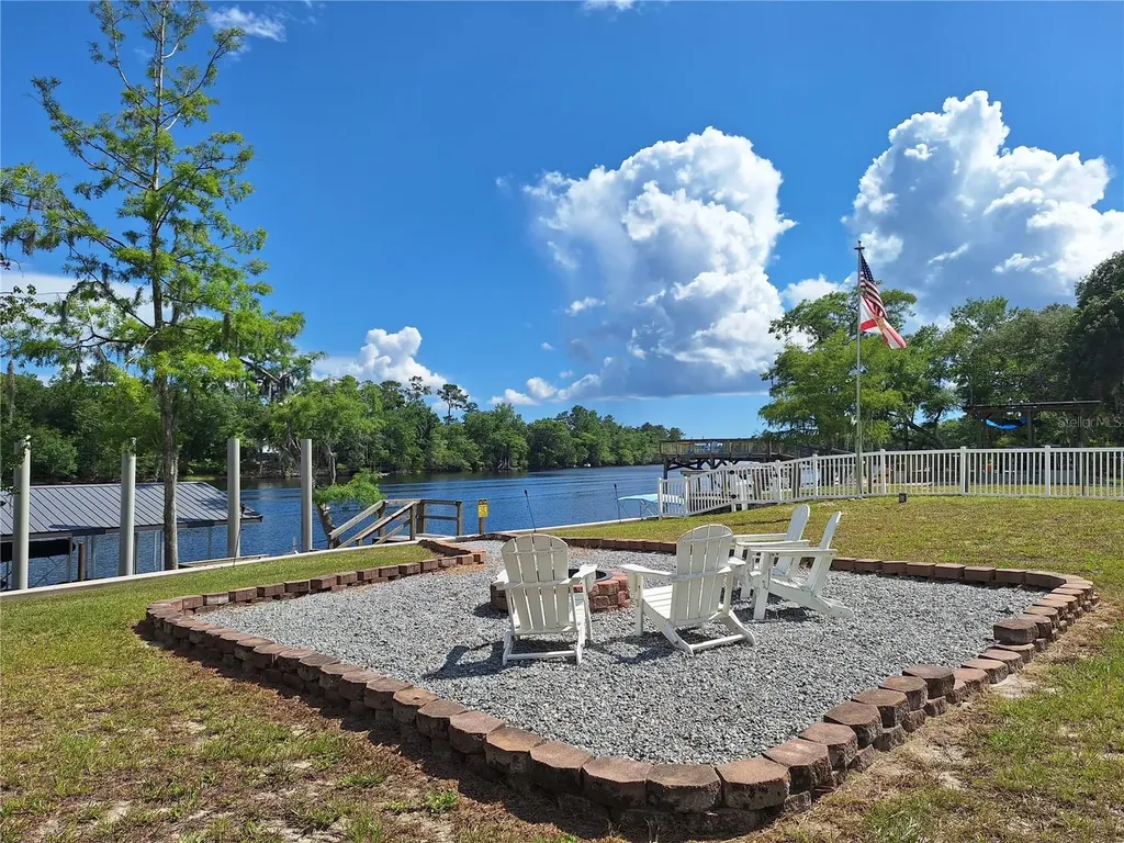 8213 Riverview Road Fanning Springs FL 32693