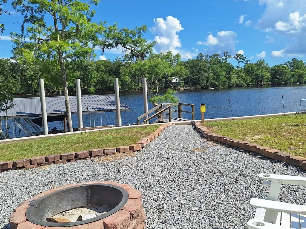 8213 Riverview Road Fanning Springs FL 32693