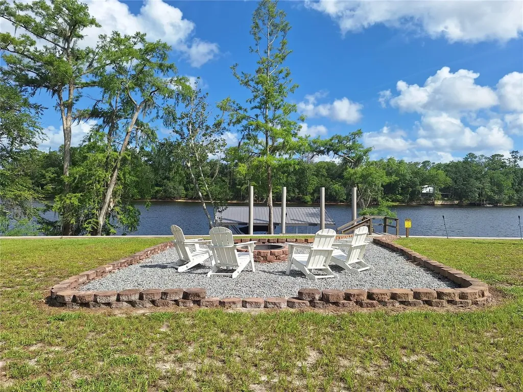 8213 Riverview Road Fanning Springs FL 32693
