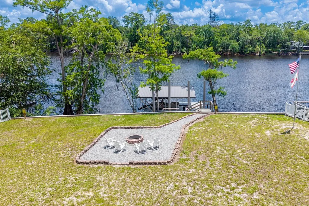 8213 Riverview Road Fanning Springs FL 32693