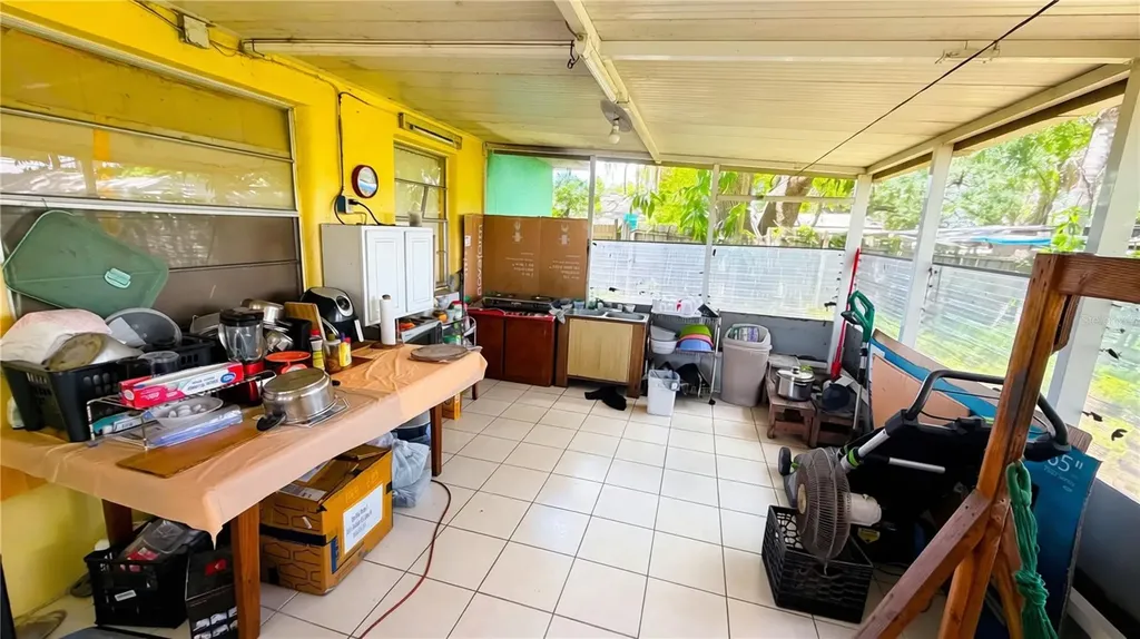 2515 W Powhatan Avenue Tampa FL 33614