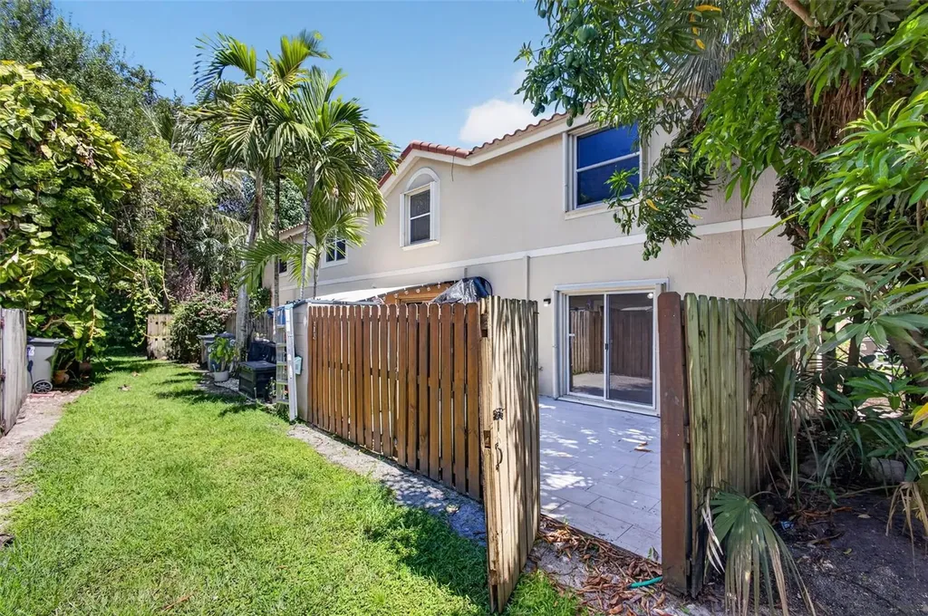 946 Summit Lake Drive West Palm Beach FL 33406