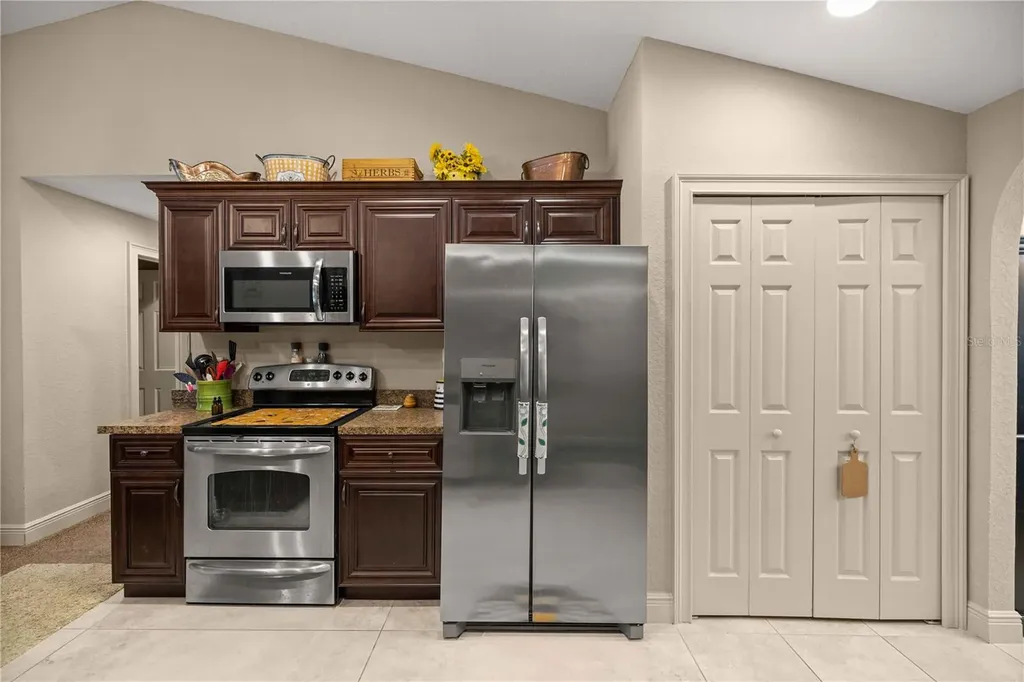 162 Guava Terrace Ocklawaha FL 32179