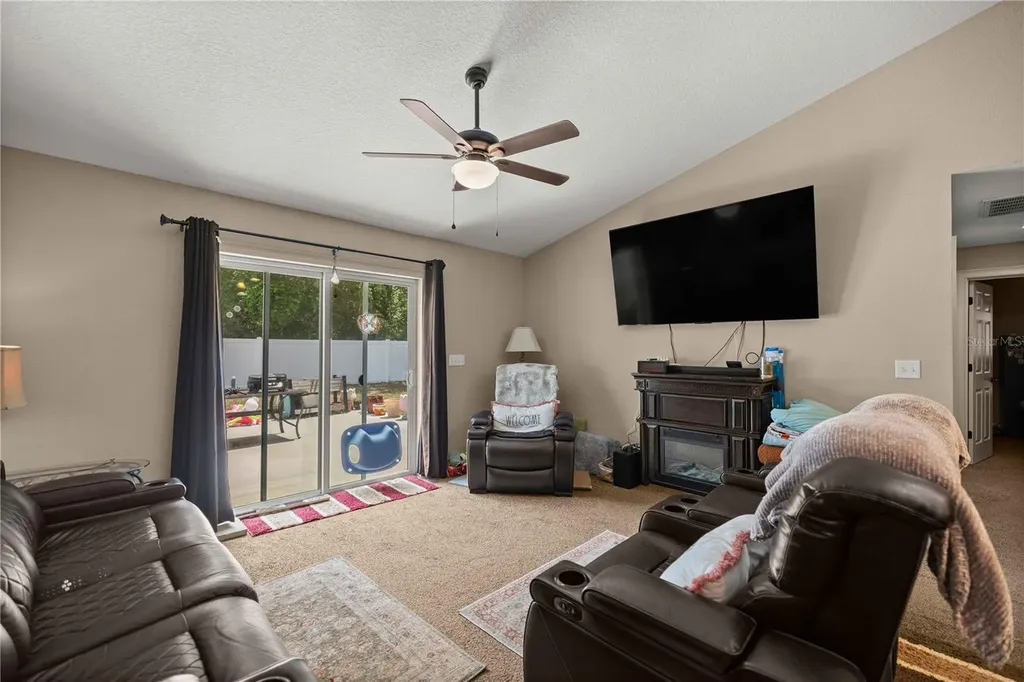 162 Guava Terrace Ocklawaha FL 32179