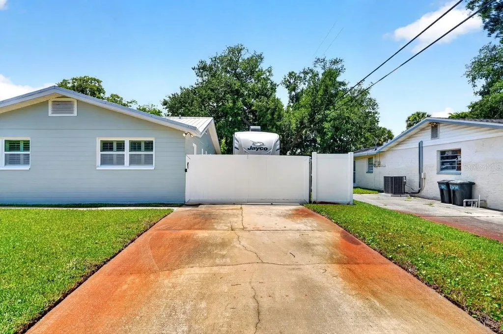 2334 Citrus Avenue South Daytona FL 32119