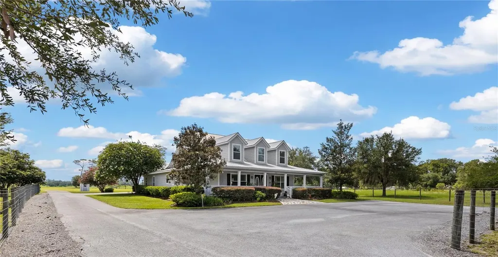 9897 NW 160 Avenue Morriston FL 32668