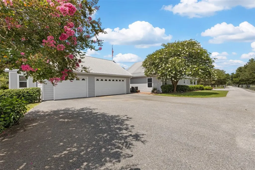 9897 NW 160 Avenue Morriston FL 32668