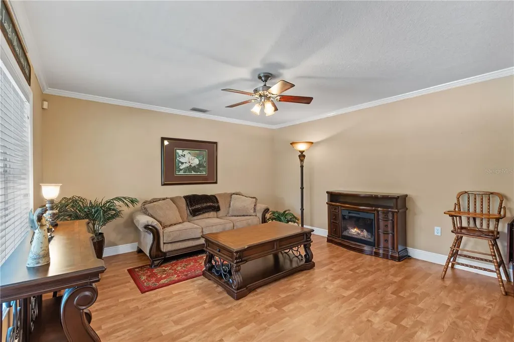 9897 NW 160 Avenue Morriston FL 32668