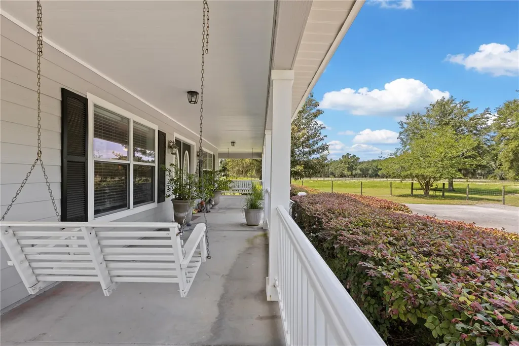 9897 NW 160 Avenue Morriston FL 32668