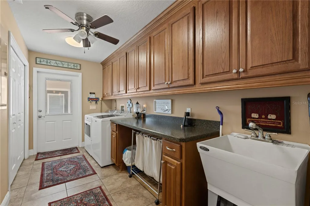 9897 NW 160 Avenue Morriston FL 32668