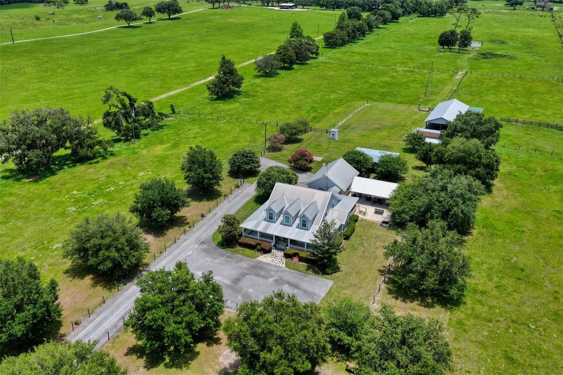 9897 NW 160 Avenue Morriston FL 32668