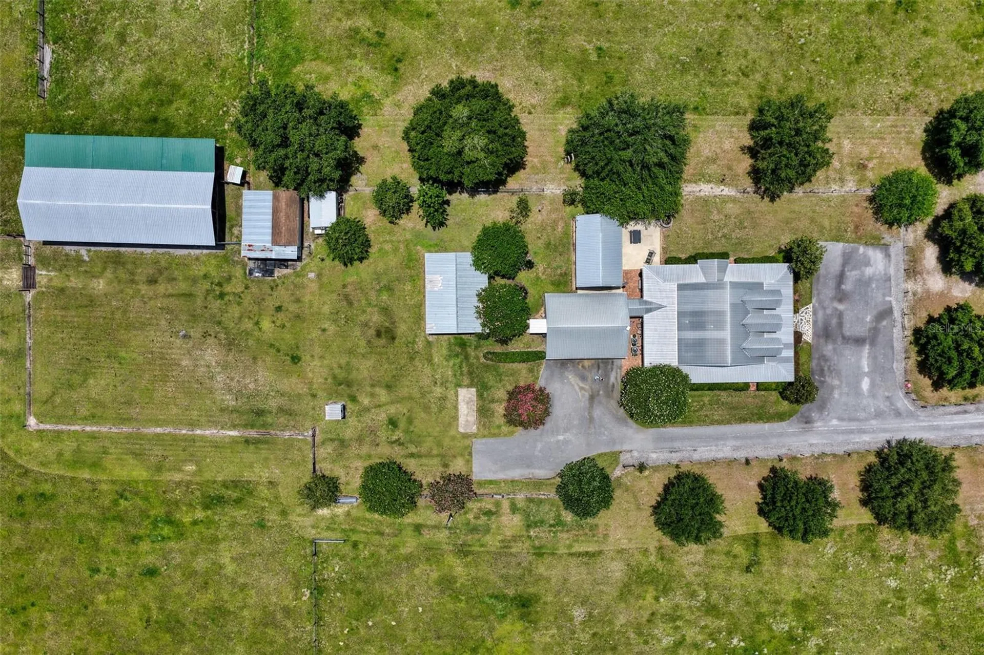 9897 NW 160 Avenue Morriston FL 32668