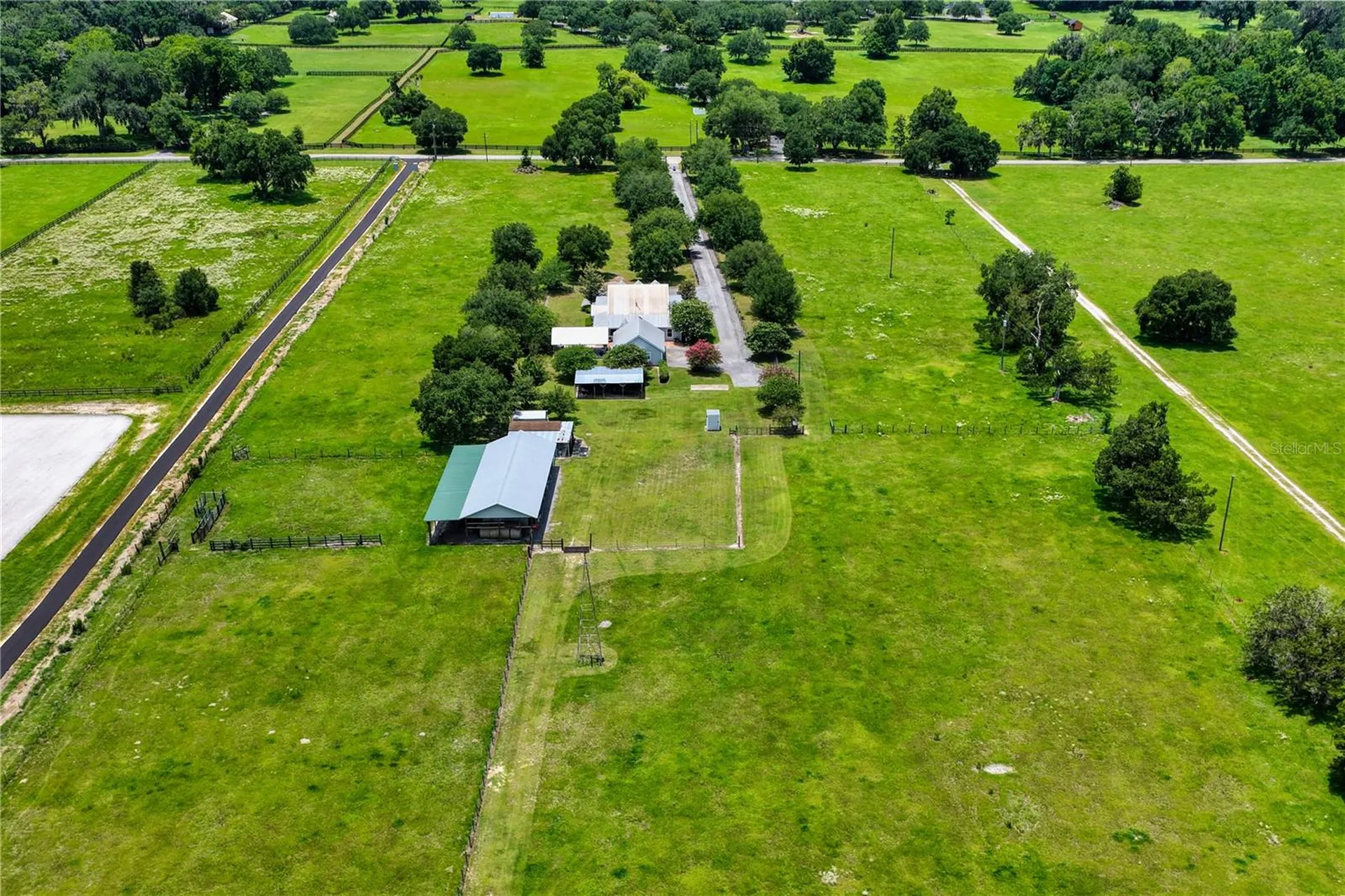 9897 NW 160 Avenue Morriston FL 32668