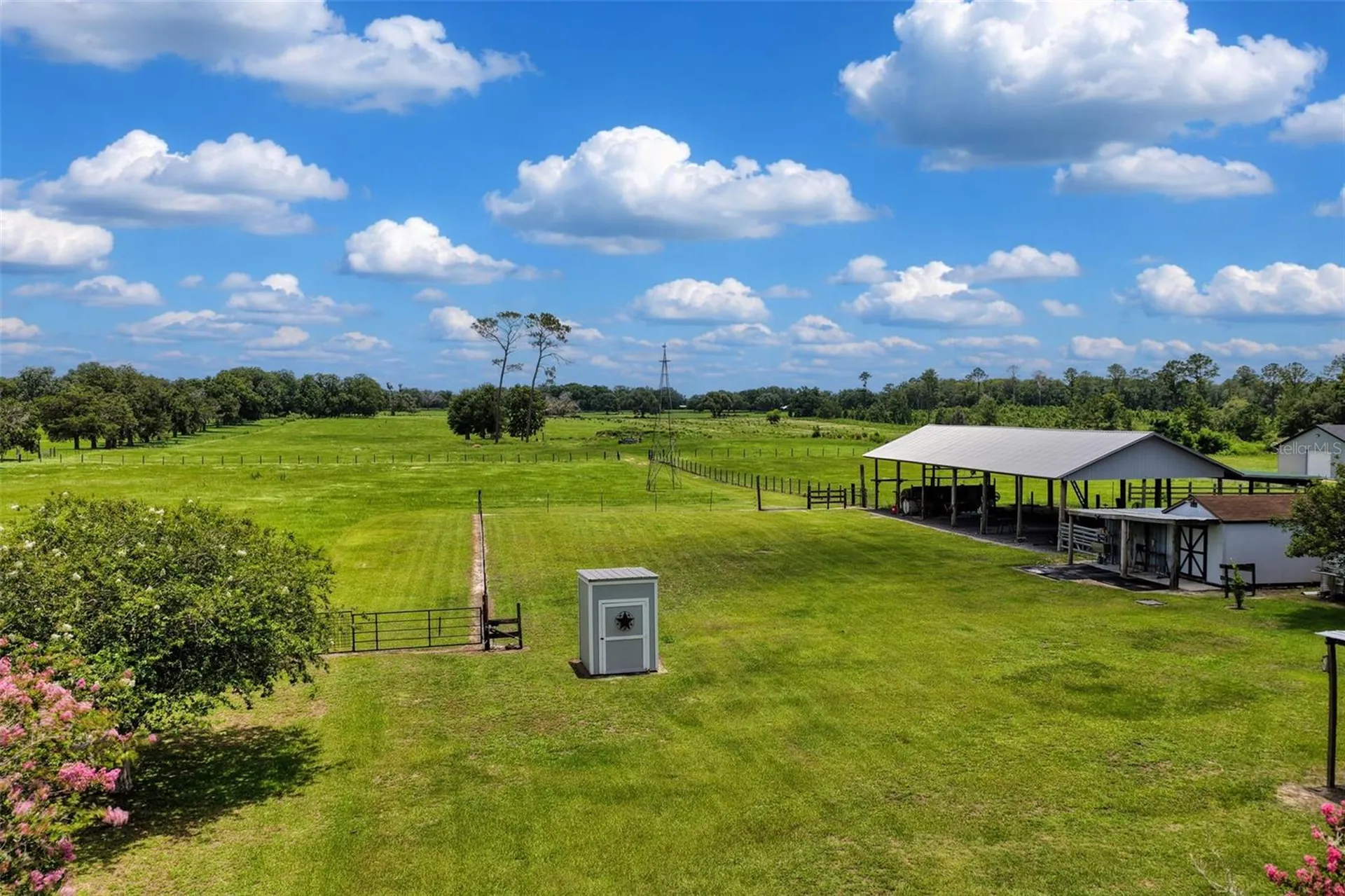 9897 NW 160 Avenue Morriston FL 32668